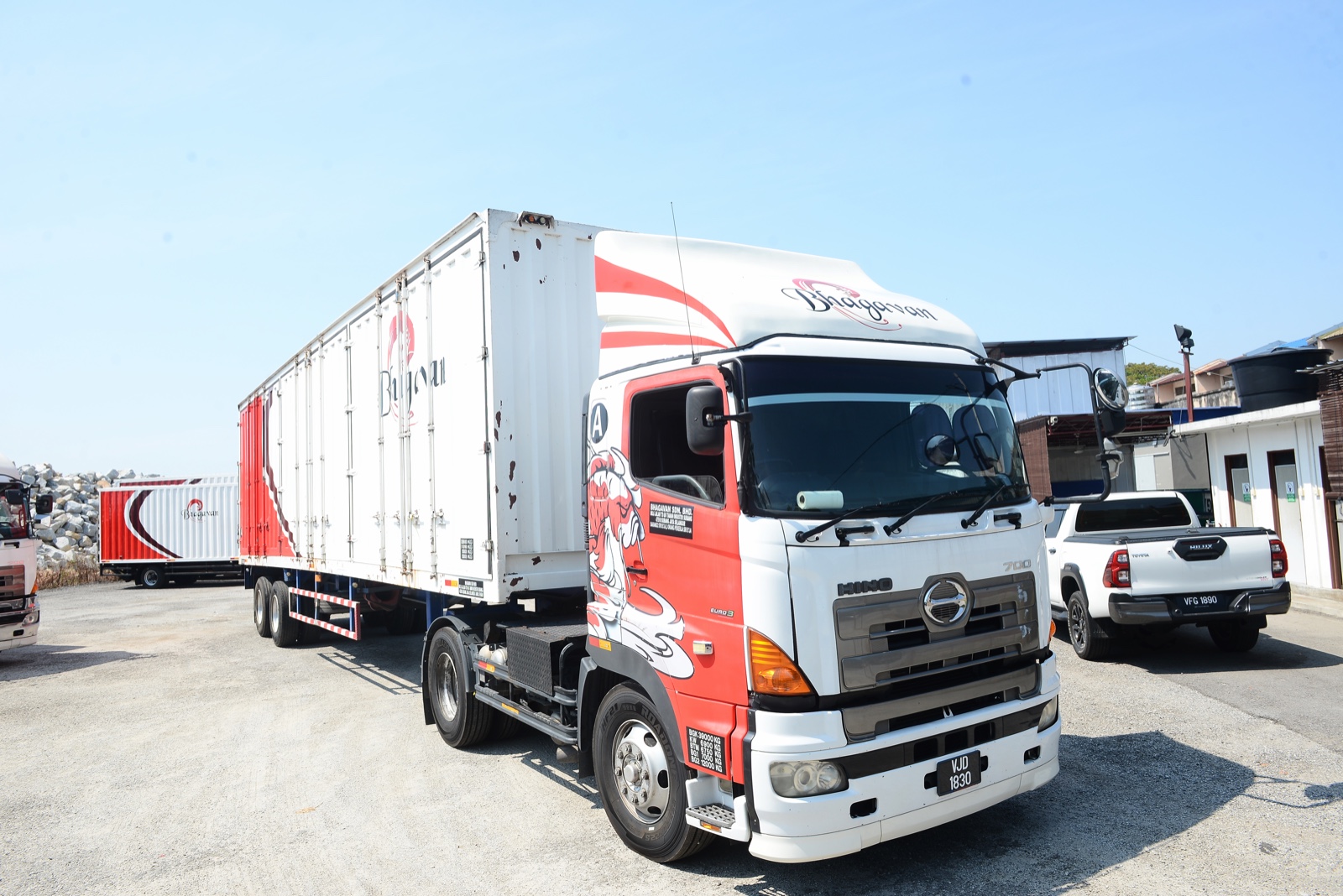 40 Feet Trucks